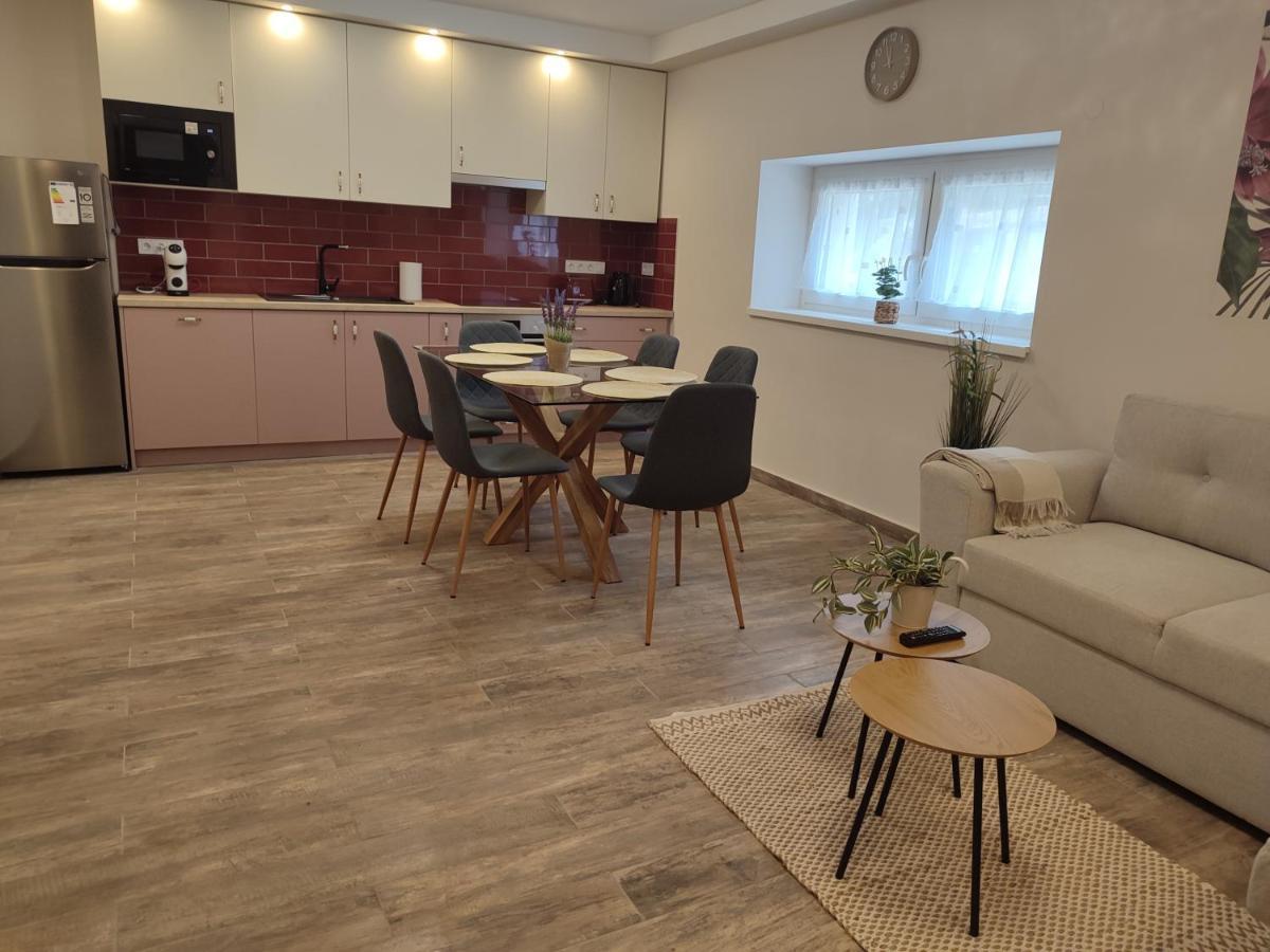Voeroesko Apartmanhaz Balatonalmadi Exterior photo