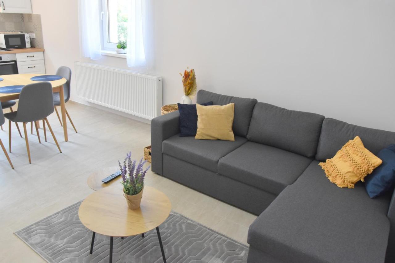 Voeroesko Apartmanhaz Balatonalmadi Exterior photo